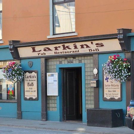 Larkin's Pub, Restaurant,&B&B Milltown  Bagian luar foto