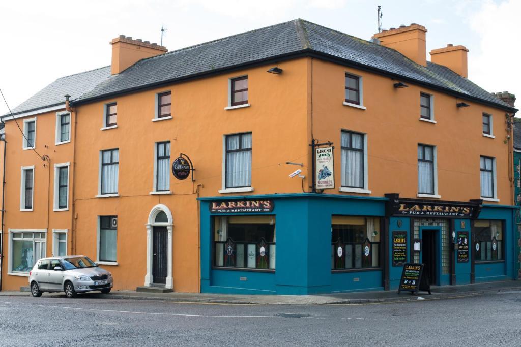 Larkin's Pub, Restaurant,&B&B Milltown  Bagian luar foto